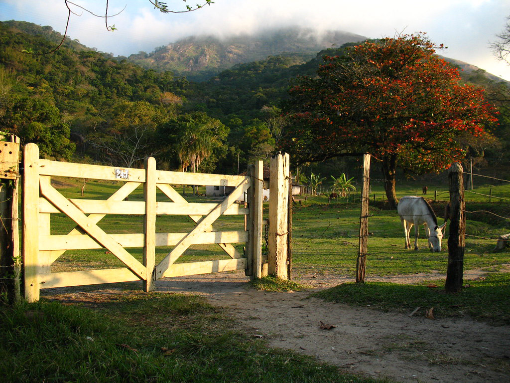Portões de Entrada e Currais